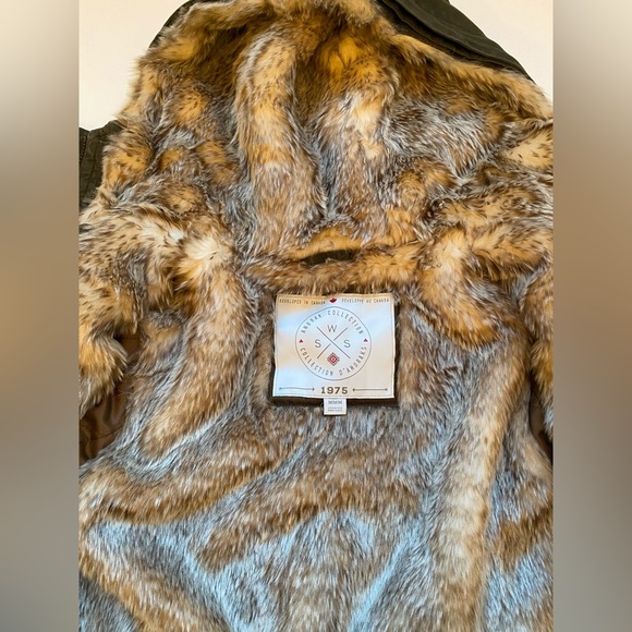 Canada Anorak Collection Coat - Picture 4 of 6